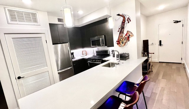 Romantic Luxury Condo w/Washer & Dryer