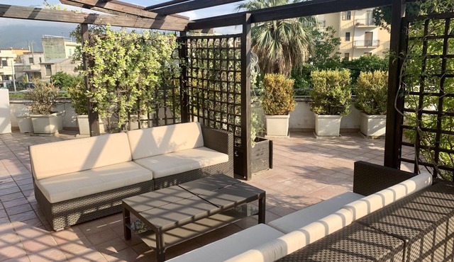 Rooftop villa 150 m2, very large terrace, in the heart of Pompeii