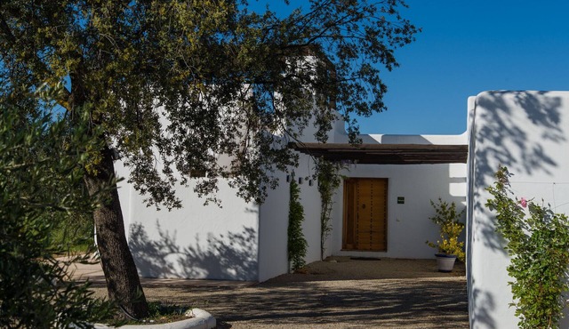 RURAL HOUSE WITH PRIVATE POOL 4 KM FROM ROUND Wifi