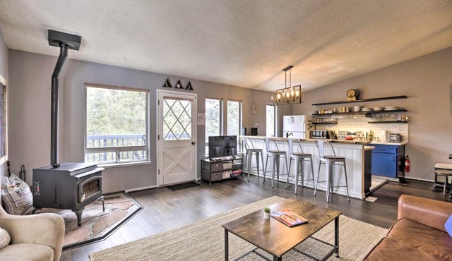 Rustic-Chic Heavenly Condo, 5 Mi to Nevada Beach