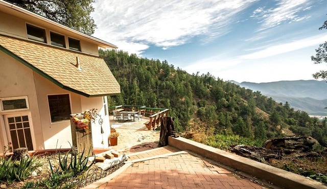 Rustic Mountain Lodge with Ocean Views near Palomar Observatory, Palomar Mountain CA