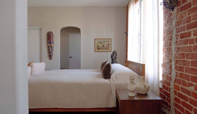 Rustic Studio in Los Feliz - Fully Furnished