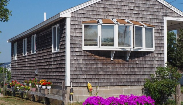 Sandy Toes Salisbury Beach Cottage in Salisbury