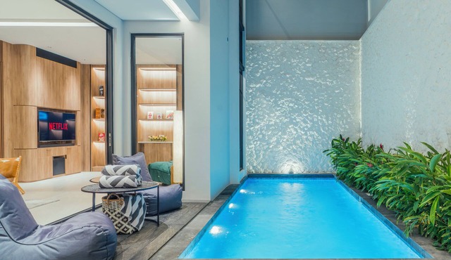 Sanur Luxury Villa 4BR w/Daily Cleaning, Karaoke, Pool, Fast Wifi, King