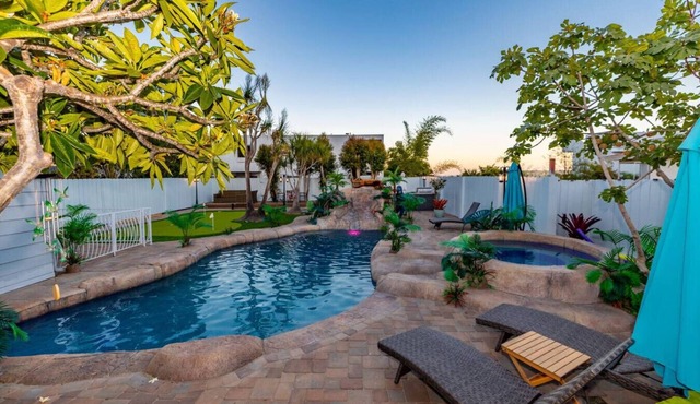 SD2-luxury-saltwater heated pool/walk to beach