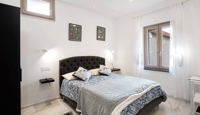 Sea Room with Private Bathroom and Mountain View