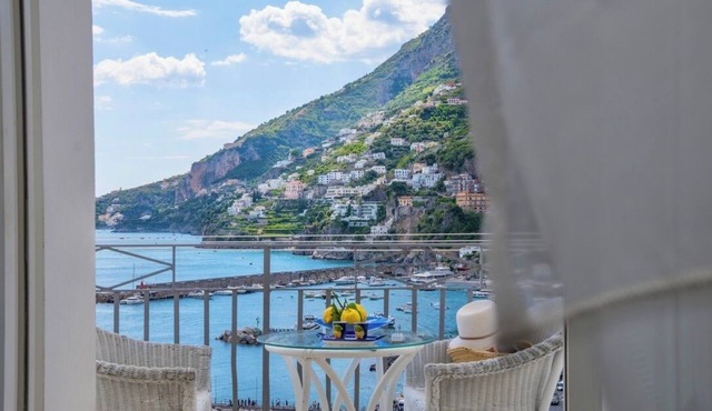 Sea View Central in Amalfi 2BR
