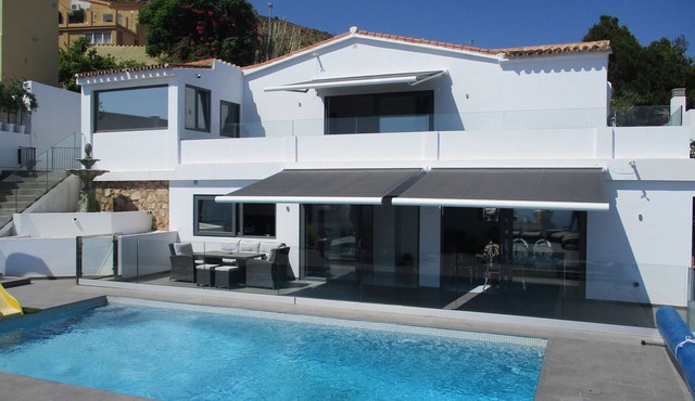 SEA VIEWS, HEATED POOL, PRIVATE FAMILY VILLA