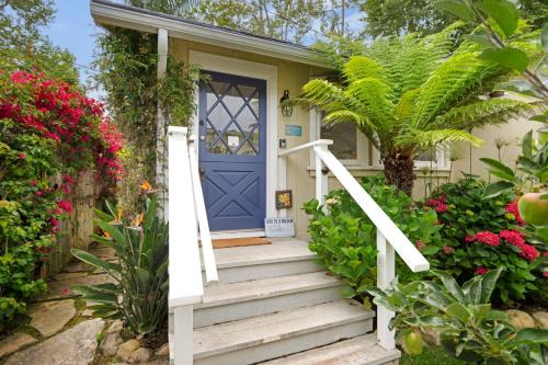 Seaside Cottage by Paradise Retreats