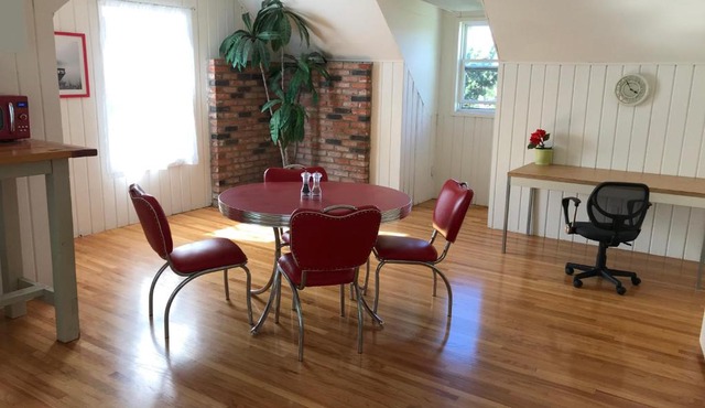 Secluded, Charming and Unique! Spacious Apartment EXCELLENT Central Location