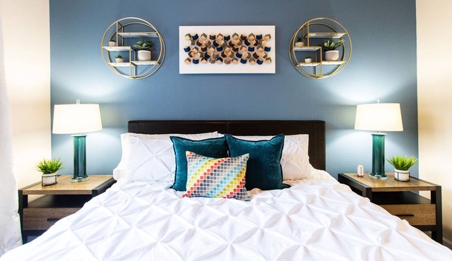 ✔Self Check-in✔W/D✔A/C✔3 TVs✔2 King Beds ✔1 Parking