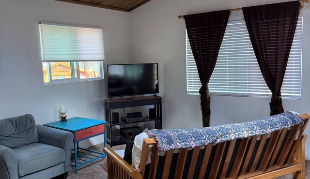 Serene 1-bedroom cabin in Sugarloaf of Big Bear