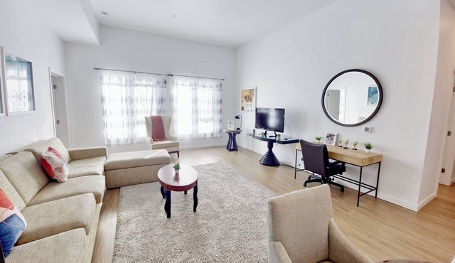 Serene 2BR Penthouse Haven in vibrant Los Angeles