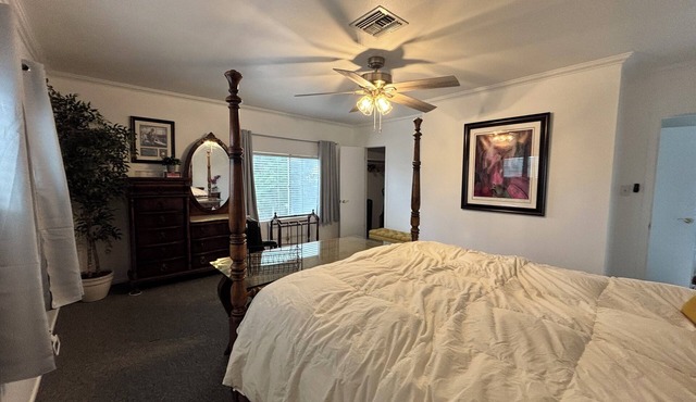 Serene 3-bedroom townhome in welcoming Los Angeles neighborhood
