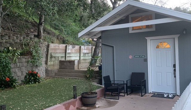 Serene Cottage - Your Retreat Awaits! 15 min from the beach!