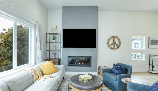 Shell Beach Modern with Ocean Views, Pet Friendly