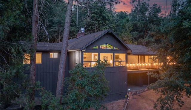 Sierra Mountain Escape - Brand new spa/game room!