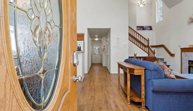Sierra Mountain Lodge 3 Bedroom Home by RedAwning