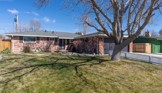 Sierra Sunset Brick Rancher | Pet Friendly
