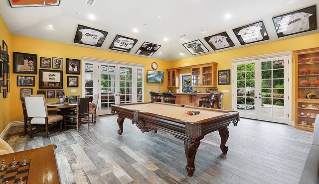 Simi Valley - Memorabilia Guest Retreat