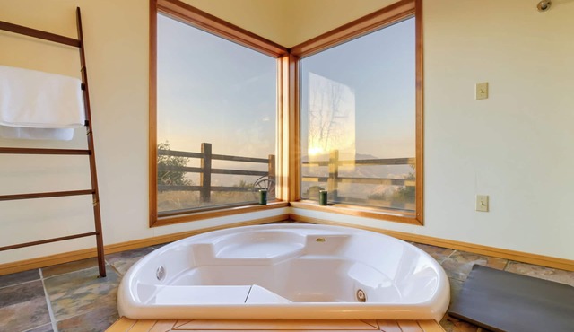 Simple Life Ranch w/Hot Tub & Sauna in Keene!