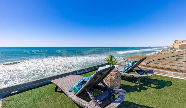 Single Family Gorgeous Beachfront Mansion on the Sand P1733-0