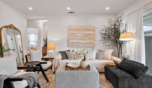 Single-Story｜Lush Backyard for Pets｜Garage Access｜Month2Month available #42099