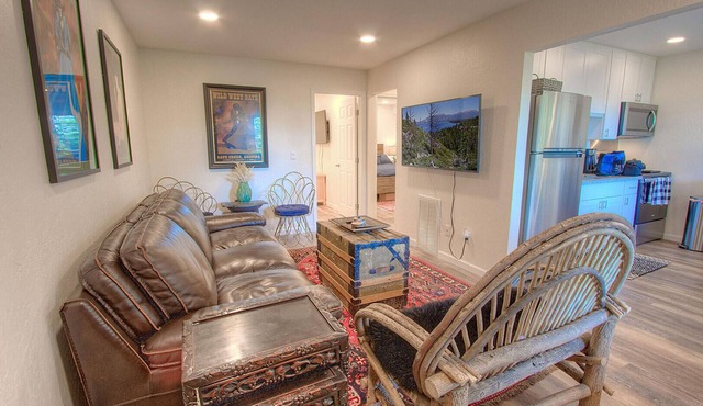 SKI CONDO! Beautifully decorated, lake view, Amazing in summer too!