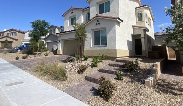 Sky Canyon home, with bedroom/bath down stairs! Minutes from Mt. Charleston!