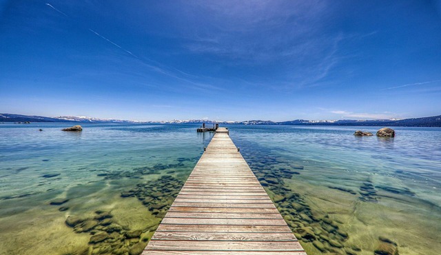 Sky Rocks - Private Beach, Buoy & Pier, HOA Swimming Pool & Tennis