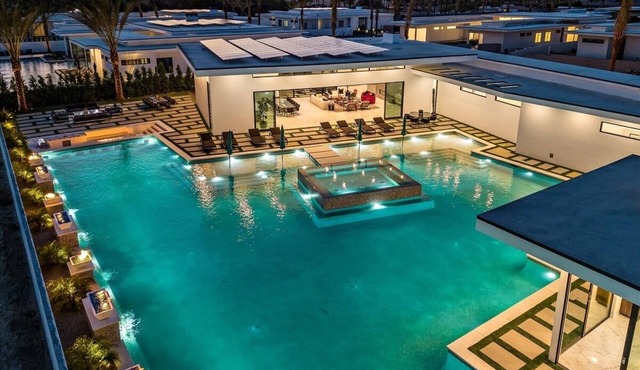 Sleeps 23 Pool + Spa + Pickleball Court + Fire Pit Near La Quinta | Bravo