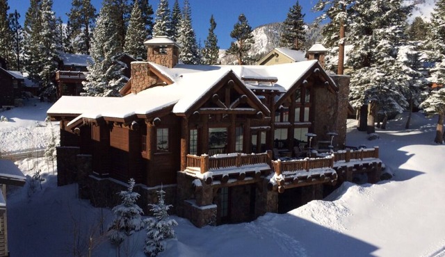 Slope side spacious yet cozy Mammoth House