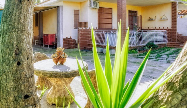 Small villa with a garden near the sea – sleeps 6 – between Amalfi, the Cilento Coast, and Pompeii