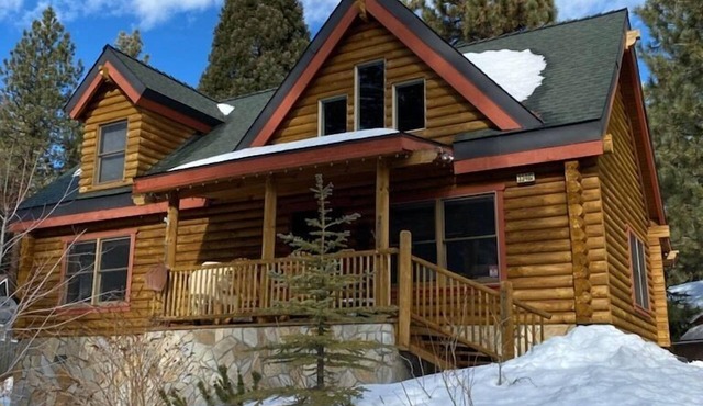 SNOW PLAY LOG CABIN - Near Skiing! ASK ABOUT SPECIALS! Weekly or Book 4 Get 2