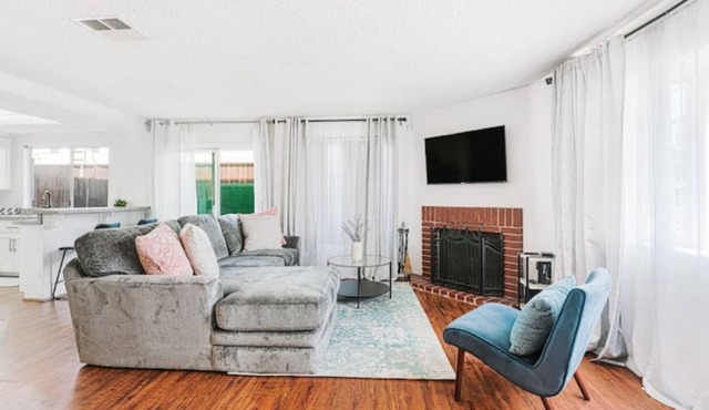 SOFI | LAX | CRYPTO | FORUM 4bd Los Angeles Home