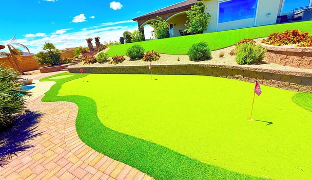 Sophisticated luxury Paradise-Resort,Spectacular Strip & Mountain View’s, Pool.!
