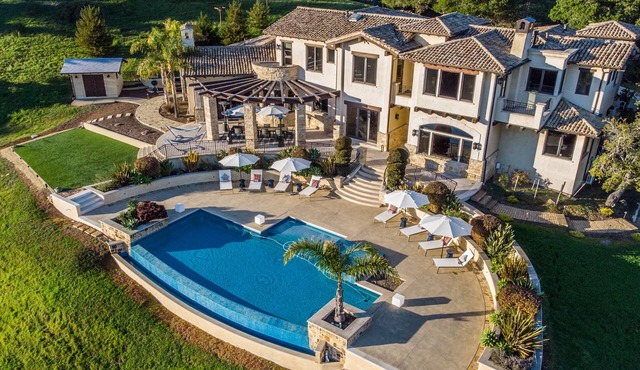 Soquel Villa - 180 views of Monterey Bay w/infinity pool, spa & movie theater