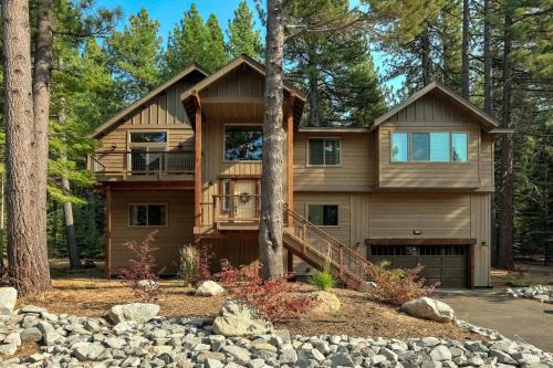 South Lake Tahoe Escape - Gourmet Kitchen & Hot Tub