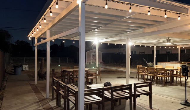 Spacious 2-bedroom house with King Bed, WiFi, near LAX, Sofi, Dignity