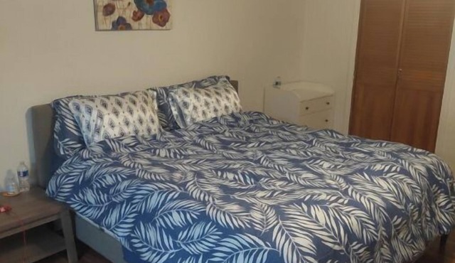 Spacious 3 bedroom house with WiFi and AC in charming Hesperia
