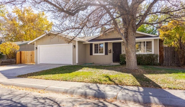 Spacious 3 bedrooms house with WiFi, AC in Wonderful Carson City