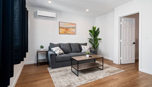 Spacious 3BD/2BA in Long Beach