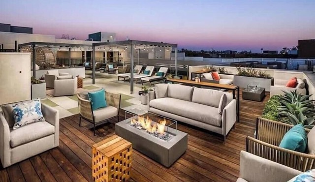 Spacious 3BR Apt with Pool & Rooftop Deck