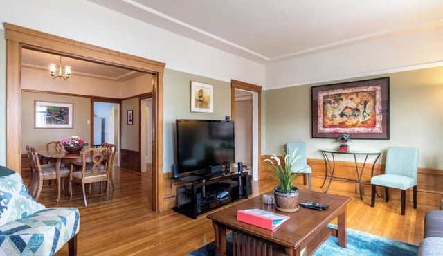 Spacious 3BR Family Flat + Private Garage near Presidio & Beach