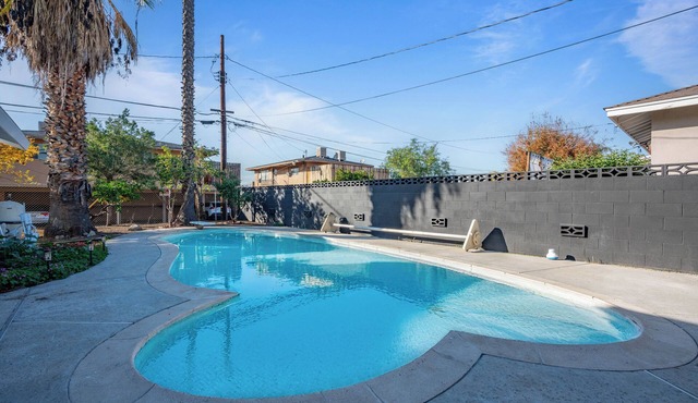 Spacious 4-bedroom house in gorgeous Redlands with Pool& BBQ