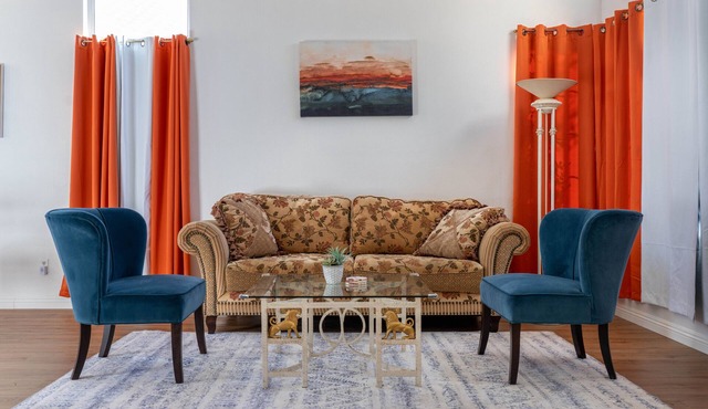 Spacious 4-bedroom house with AC and WiFi in charming Fontana