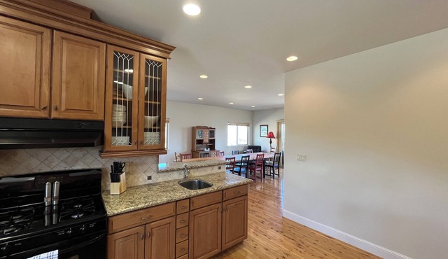 Spacious 4-bedroom house overlooking the Carson Valley with AC