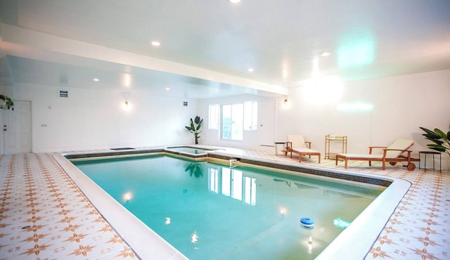 Spacious 4BR Family Retreat with Indoor Pool, Jacuzzi & Movie Room – Near SFO