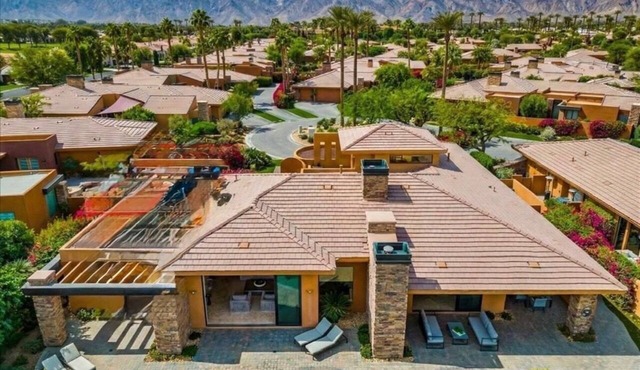 Spacious 4bedroom villa in tranquil La Quinta, private gated lake community