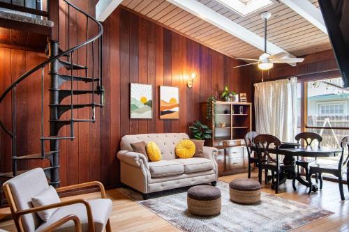 Spacious 4BR Backyard Oasis with BBQ Near UC Davis